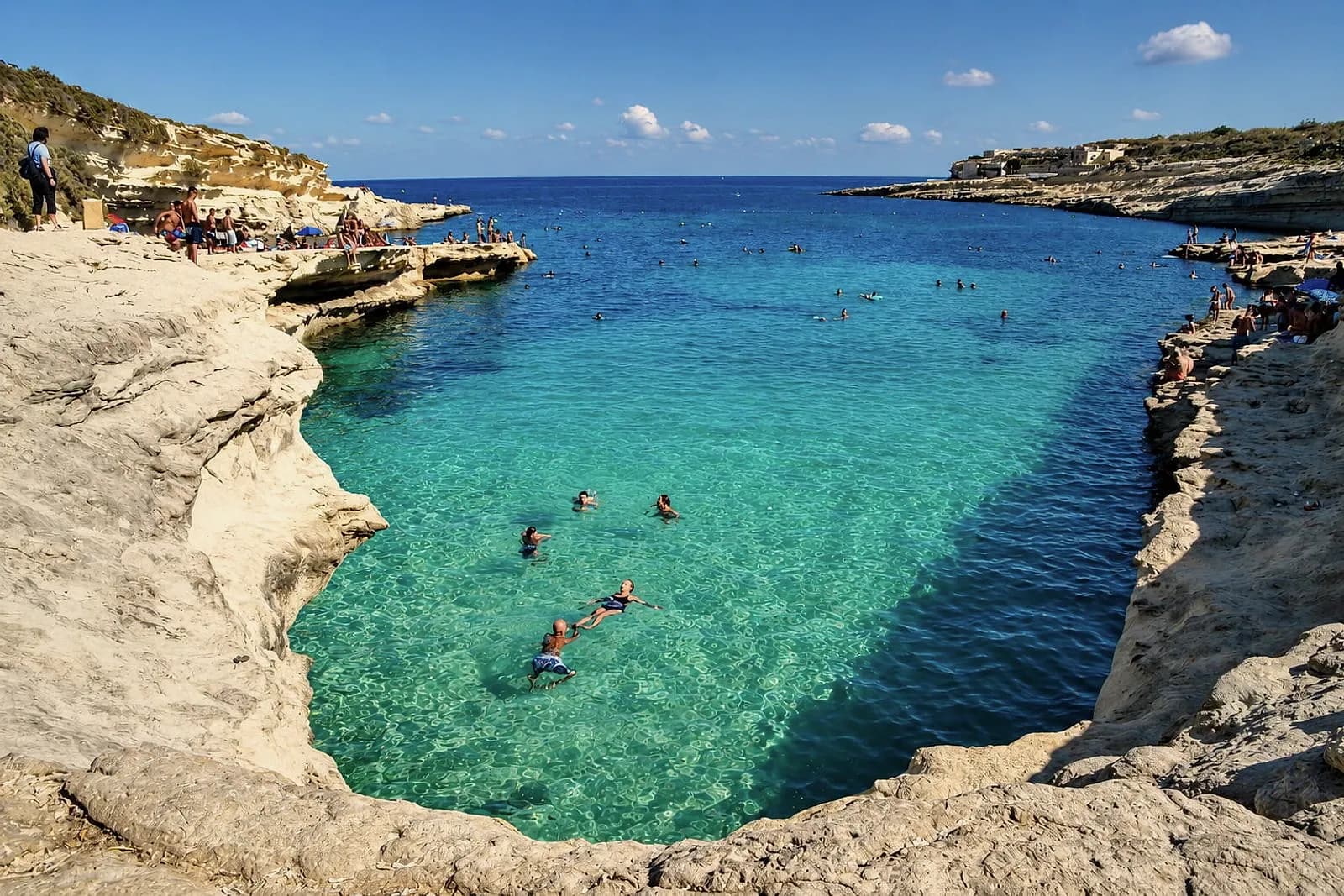 St. Peter's Pool, la piscina natural de roca de Delimara, con el agua turquesa