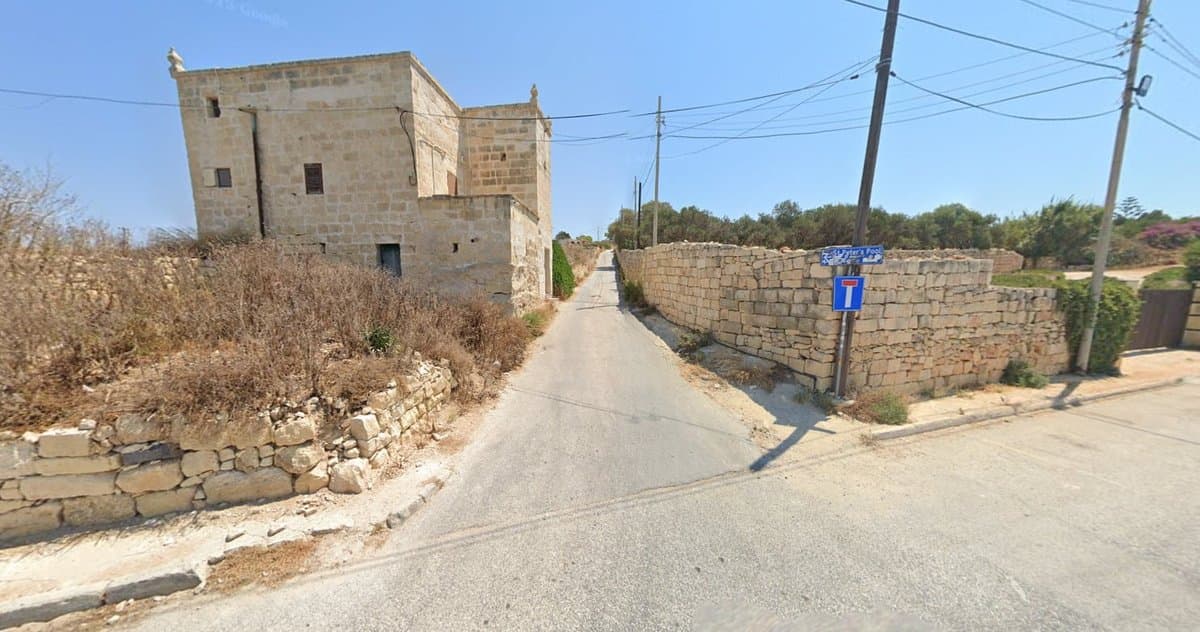 Punto de giro a la izquierda en Power House Road para tomar el camino de tierra hacia St Peter's Pool