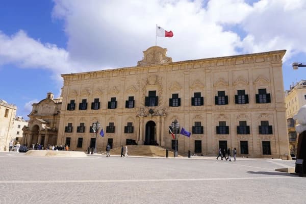 Fachada barroca del Albergue de Castilla en Valletta, actual sede del Primer Ministro de Malta