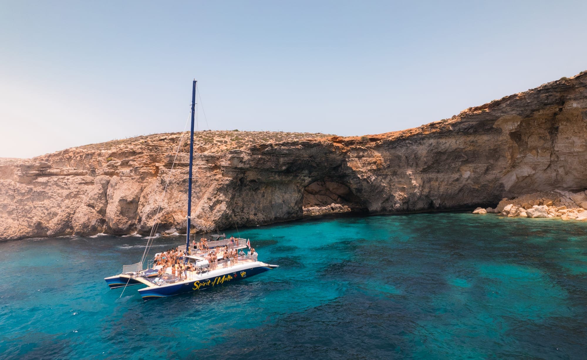 Catamarán con barra libre y buffet - Foto 2