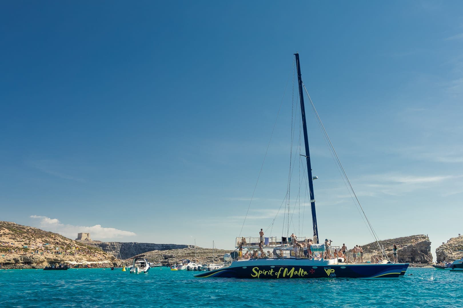 Catamarán con barra libre y buffet - Foto 7