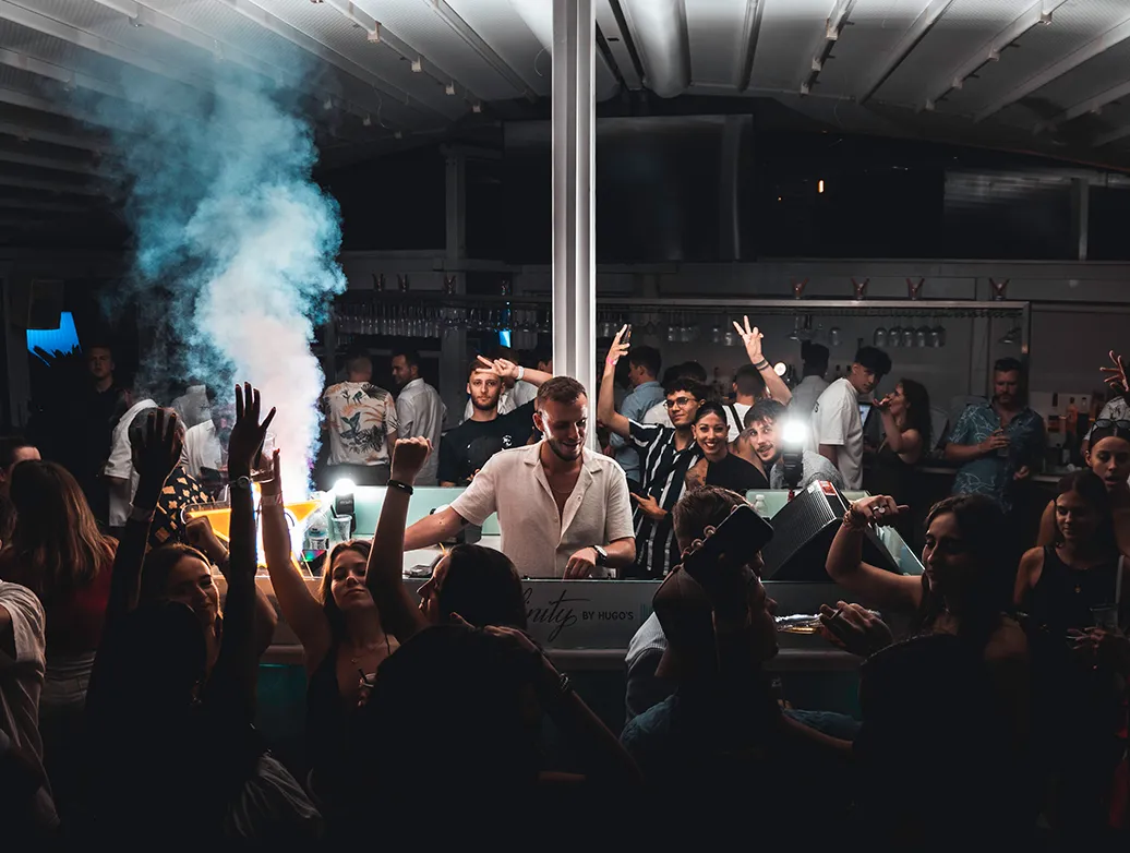 Fiesta en piscina infinita de un rooftop - Foto 1