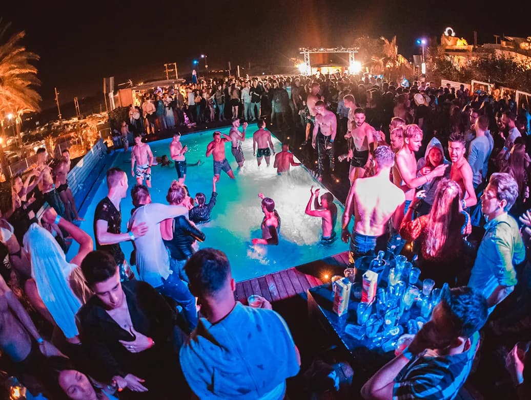La pool party en el Rooftop de Gianpula de los martes